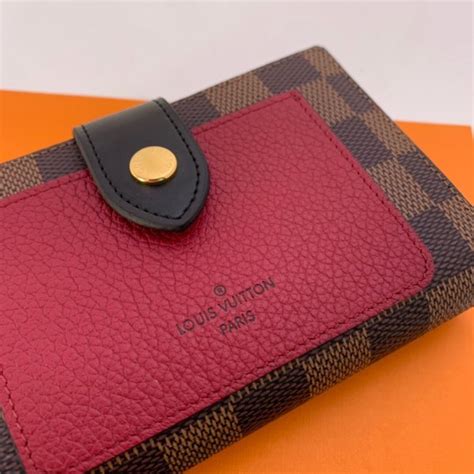 sac guess portefeuille louis vuitton faux pas
